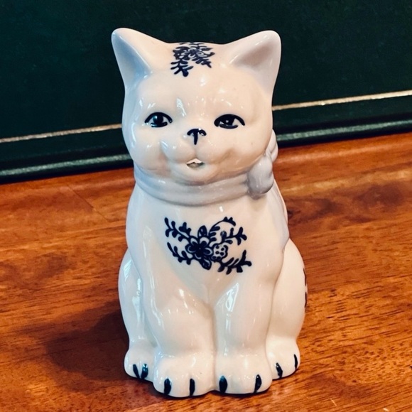 Other - VINTAGE Cat Creamer Figurine - White and Blue Dutch-Style Design, Adorable, EUC